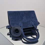 Uubags The Row Medium Soft Margaux 12 Bag In Navy Blue Suede 30.5x23x19cm - 3