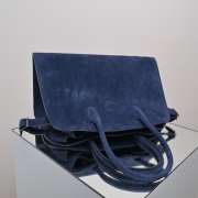 Uubags The Row Large Soft Margaux 15 Bag In Navy Blue Suede 38x28x23cm - 4