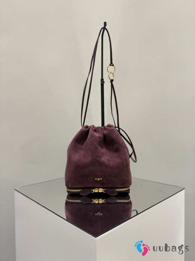 Uubags Alaïa Le Pochon Suede Shoulder Bag In Burgundy 19x23x10cm - 1