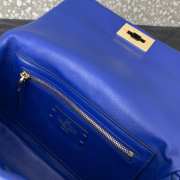 Uubags Valentino Garavani Rockstud Spike shoulder bag in cobalt blue calf leather with gold-tone hardware 23x17x7cm - 6