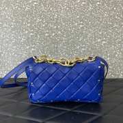 Uubags Valentino Garavani Rockstud Spike shoulder bag in cobalt blue calf leather with gold-tone hardware 23x17x7cm - 4