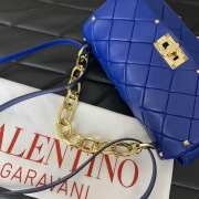 Uubags Valentino Garavani Rockstud Spike shoulder bag in cobalt blue calf leather with gold-tone hardware 23x17x7cm - 3