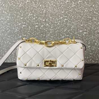 Uubags Valentino Garavani Rockstud Spike shoulder bag in white calf leather with gold-tone hardware 23x17x7cm