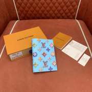 Uubags Louis Vuitton M28040 Passport Holder In Blueberry 10x14x2.5cm - 5