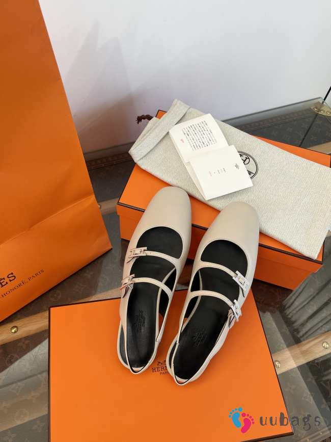 Uubags Hermes Mila slingback in beige nomade goatskin featuring a Hapi buckle - 1