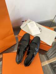 Uubags Hermes Mila slingback in black nomade goatskin featuring a Hapi buckle - 1