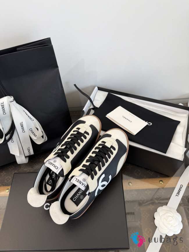 Uubags Chanel sneakers embossed calfskin and suede calfskin in black & white  - 1