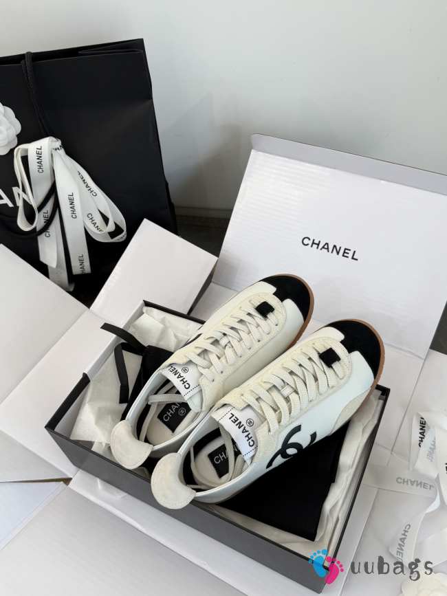 Uubags Chanel sneakers embossed calfskin and suede calfskin in white & black - 1
