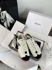 Uubags Chanel sneakers embossed calfskin and suede calfskin in white & black - 4