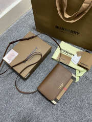 Uubags Burberry Brown Hampshire Cross Body Bag 19x13.5x4.5cm - 1