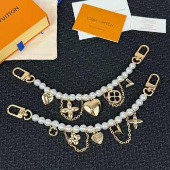 Uubags Louis Vuitton Pearl Heart Keychain