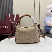 Uubags Gucci Diana small shoulder bag in beige and brown GG canvas 24x15x5cm - 1