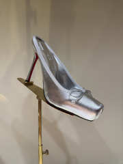 Uubags Christian Louboutin Cassia mule in laminated lamb nappa leather silver 10cm - 1