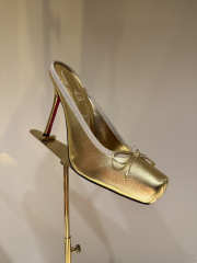 Uubags Christian Louboutin Cassia mule in laminated lamb nappa leather gold 10cm - 1