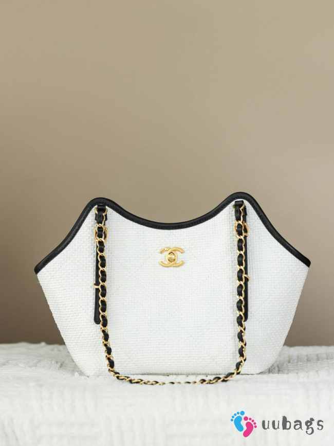 Uubags Chanel Shopping Bag Braided Raffia, Calfskin & Gold-Tone Metal In White & Black 28x20x7cm - 1