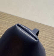 Uubags The Row Small Sally Leather Shoulder Bag In Navy Blue 19x3.5x13.5cm - 6