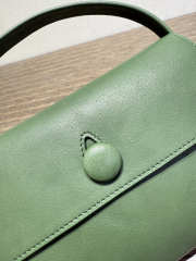 Uubags The Row Small Sally Leather Shoulder Bag In Green 19x3.5x13.5cm - 3