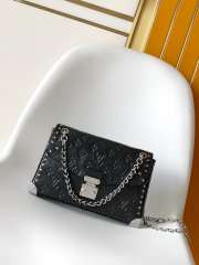 Uubags Louis Vuitton M28137 Trunkie bag in black 27x16x8cm - 1