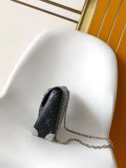 Uubags Louis Vuitton M28137 Trunkie bag in black 27x16x8cm - 3