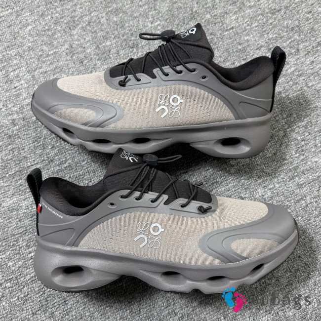 Uubags Loewe x On Cloudsolo sneaker in grey - 1