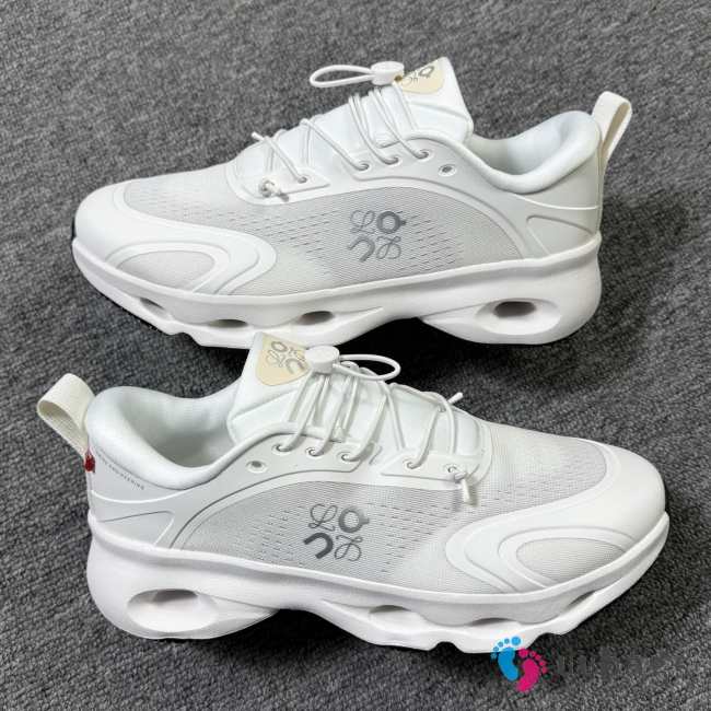 Uubags Loewe x On Cloudsolo sneaker in white - 1