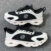 Uubags Loewe x On Cloudsolo sneaker in white/black - 1