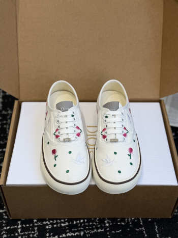 Uubags Dioramour Dior Saltwind Sneaker White Cotton Embroidered with Multicolor Doves & Roses Motif