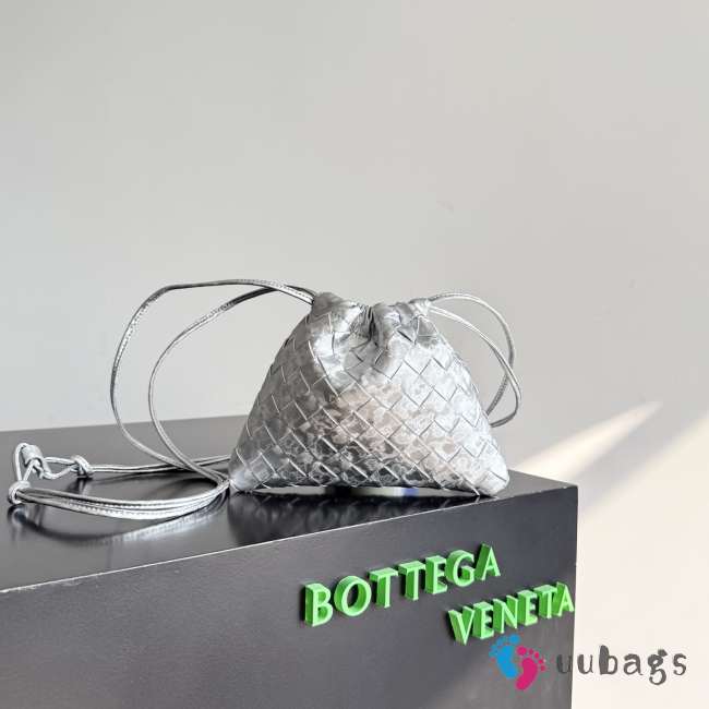 Uubags Bottega Veneta Small Dustbag Intrecciato Silver Lamina Satin Leather Pouch 21x16.6x1cm - 1