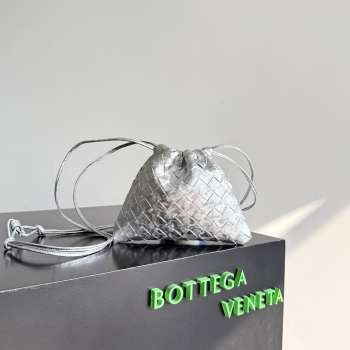 Uubags Bottega Veneta Small Dustbag Intrecciato Silver Lamina Satin Leather Pouch 21x16.6x1cm