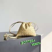 Uubags Bottega Veneta Small Dustbag Intrecciato Gold Lamina Satin Leather Pouch 21x16.6x1cm - 1