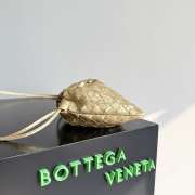 Uubags Bottega Veneta Small Dustbag Intrecciato Gold Lamina Satin Leather Pouch 21x16.6x1cm - 5