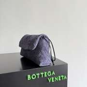 Uubags Bottega Veneta Giorno Pouch in Intrecciato Suede In Cloudy Indigo/Gravel 33x19x8cm - 6