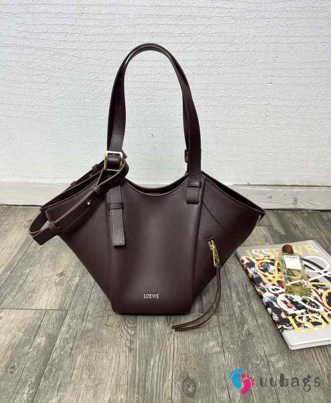 Uubags Loewe Hammock flip bag in dark chestnut classic calfskin 15x22.5x21cm - 1