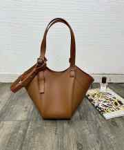 Uubags Loewe Hammock flip bag in caramel classic calfskin 15x22.5x21cm - 1