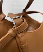 Uubags Loewe Hammock flip bag in caramel classic calfskin 15x22.5x21cm - 5