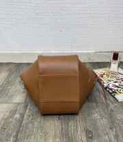 Uubags Loewe Hammock flip bag in caramel classic calfskin 15x22.5x21cm - 4