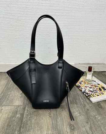 Uubags Loewe Hammock flip bag in black classic calfskin 15x22.5x21cm