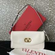 Uubags Valentino Garavani Vain Clutch Bag In White Shiny Calfskin 23.5x12x3cm - 4