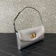 Uubags Valentino Garavani DeVain Small Shoulder Bag in Silver Laminated Nappa Leather 23.5x12x3cm - 4