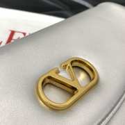 Uubags Valentino Garavani DeVain Small Shoulder Bag in Silver Laminated Nappa Leather 23.5x12x3cm - 5