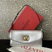 Uubags Valentino Garavani DeVain Small Shoulder Bag in Silver Laminated Nappa Leather 23.5x12x3cm - 6