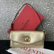 Uubags Valentino Garavani DeVain Small Shoulder Bag in Gold Laminated Nappa Leather 23.5x12x3cm - 6