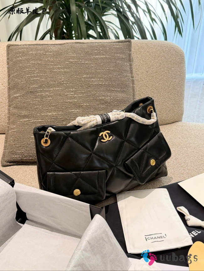 New Arrivals 2026 Chanel shopping bag in shiny lambskin & gold-tone metal 35cm - 1