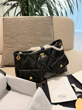 New Arrivals 2026 Chanel shopping bag in shiny lambskin & gold-tone metal 35cm