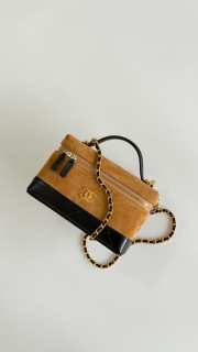 New Arrivals 2026 Chanel Vanity with chain calf suede, glossy lambskin & gold-tone metal in brown & black 17x19.5x5cm - 4