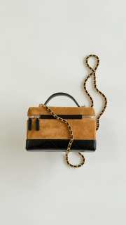 New Arrivals 2026 Chanel Vanity with chain calf suede, glossy lambskin & gold-tone metal in brown & black 17x19.5x5cm - 6