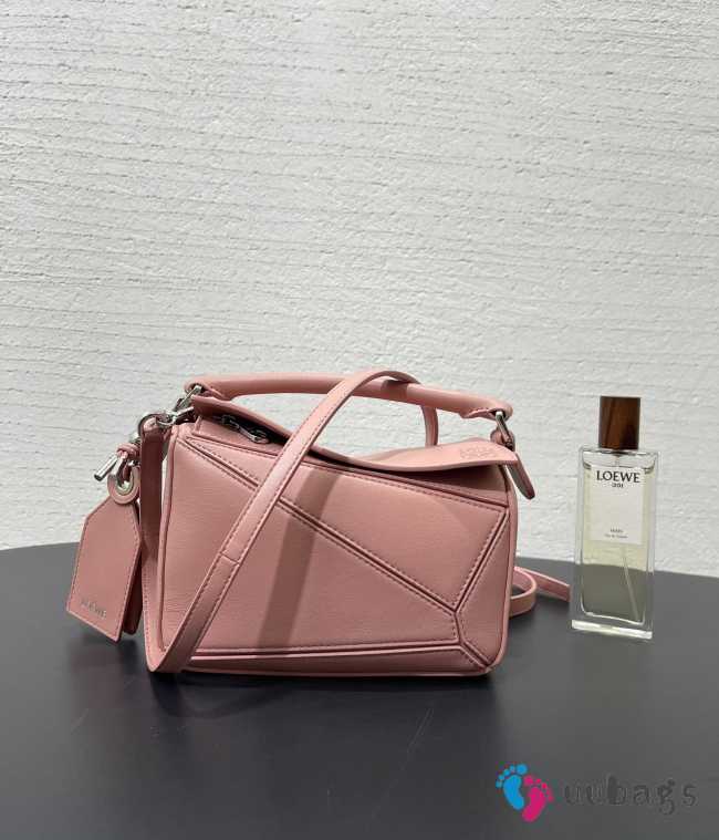 Uubags Loewe mini Featherlight Puzzle bag in blush nappa lambskin 18x12.5x7.5cm - 1