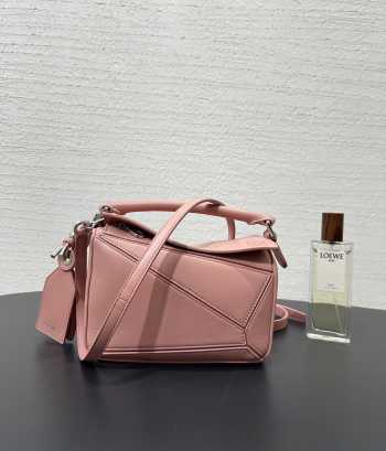 Uubags Loewe mini Featherlight Puzzle bag in blush nappa lambskin 18x12.5x7.5cm