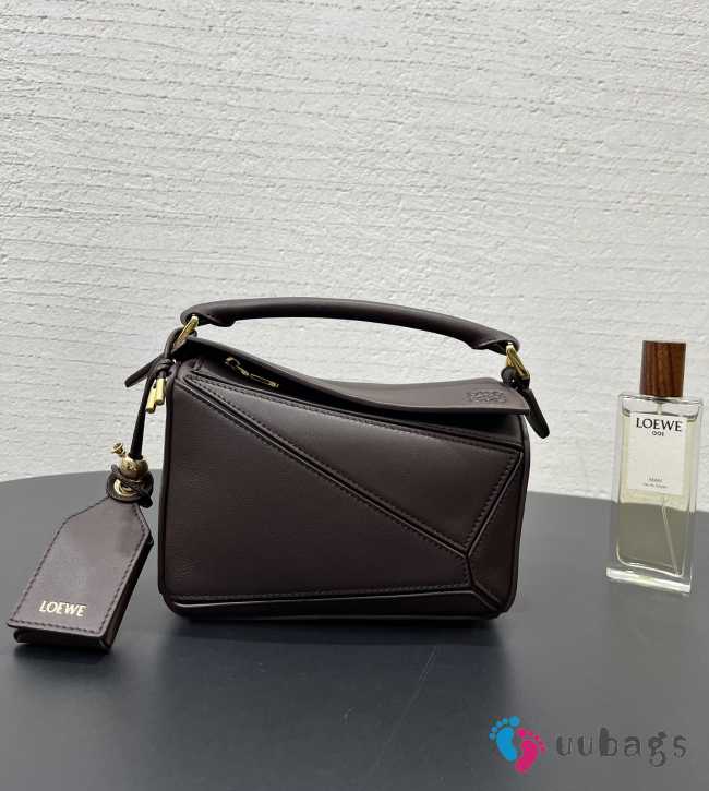 Uubags Loewe mini Featherlight Puzzle bag in dark chestnut nappa lambskin 18x12.5x7.5cm - 1