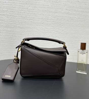 Uubags Loewe mini Featherlight Puzzle bag in dark chestnut nappa lambskin 18x12.5x7.5cm